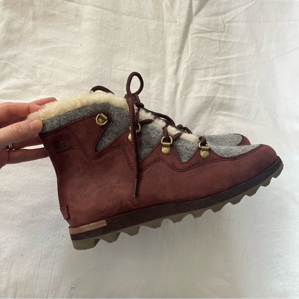 Sorel Harlow Boots - 9